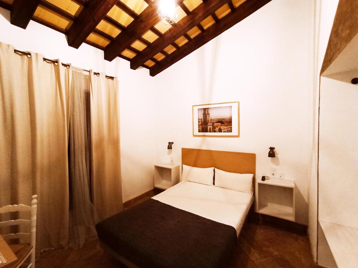 Frenteabastos Suites Cafe Hostal & Apartments Carmona  Buitenkant foto