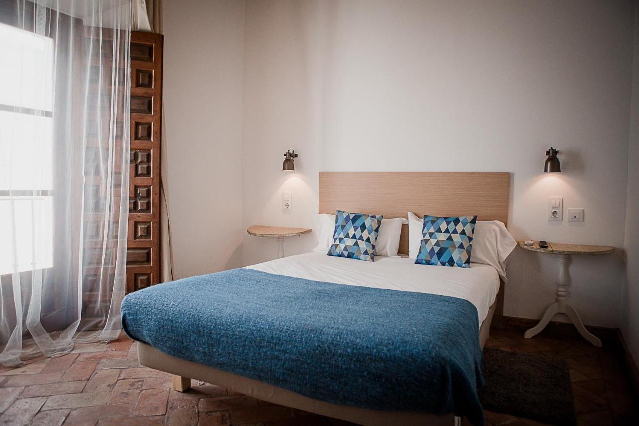 Frenteabastos Suites Cafe Hostal & Apartments Carmona  Buitenkant foto