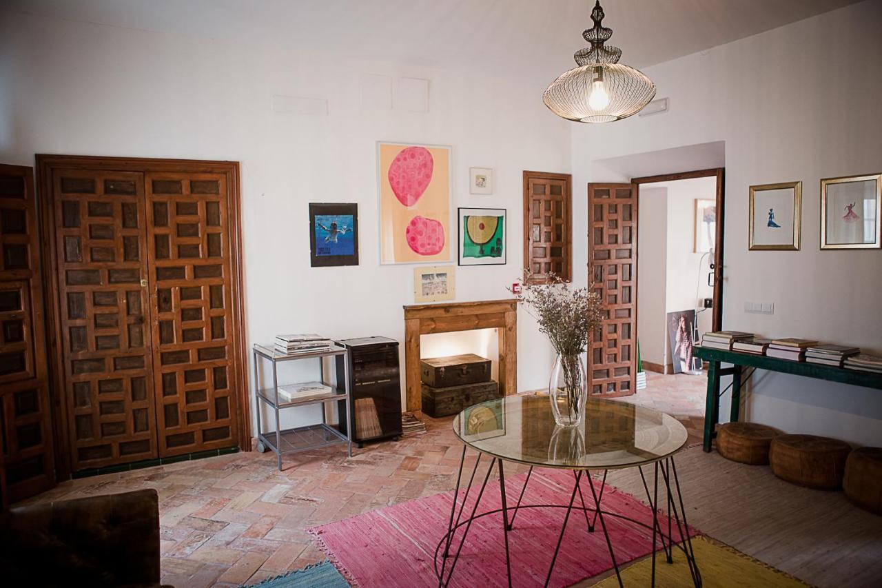 Frenteabastos Suites Cafe Hostal & Apartments Carmona  Buitenkant foto